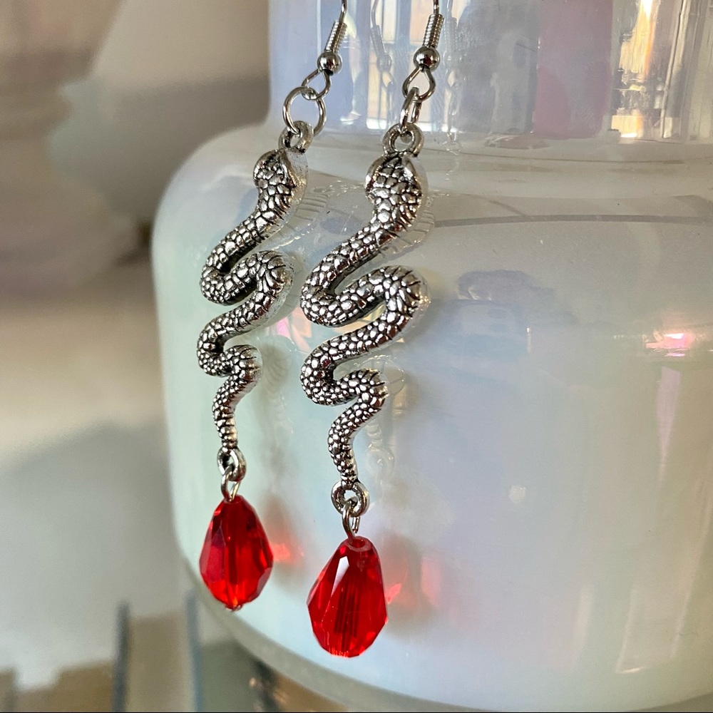 Silver Snake Dangle Earrings Crystal Tear Drop Red Serpent Gothic - Picture 2 of 3